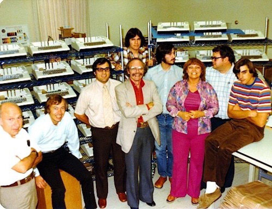 this-1978-image-shows-more-of-the-apple-ii-team-including-steve-jobs.jpg