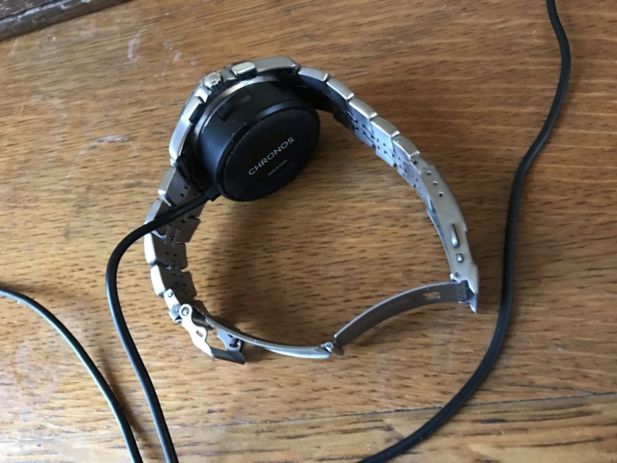 i-also-tried-the-chronos-with-one-of-my-own-watches-which-has-a-bracelet-rather-than-a-strap-it-worked-fine-the-disc-is-anti-magnetic-by-the-way-so-it-wont-interfere-with-a-watchs-functioning.jpg