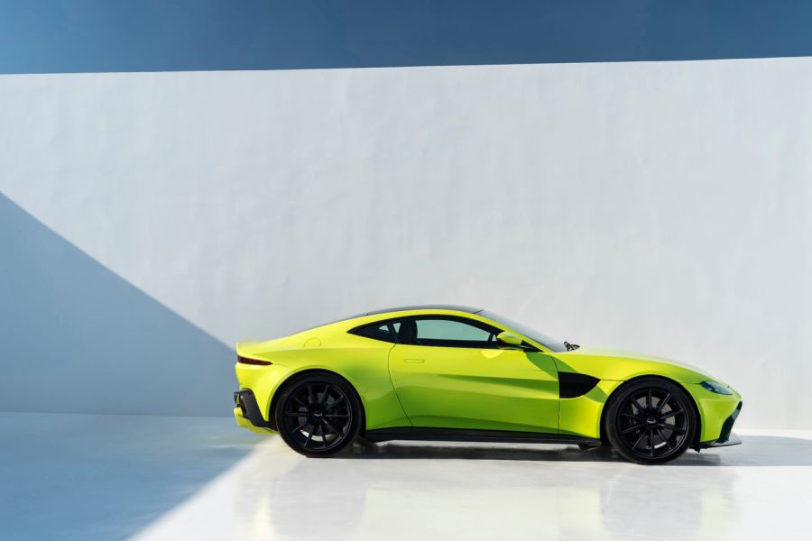 Aston-Martin-Vantage_Lime-Essence_09-1440x960.jpg